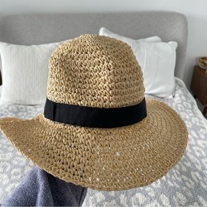 Zara beach/pool summer hat, excellent condition